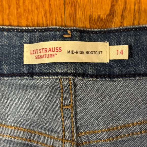Levi Strauss Blue Jeans Women’s Size 14 - Picture 3 of 5
